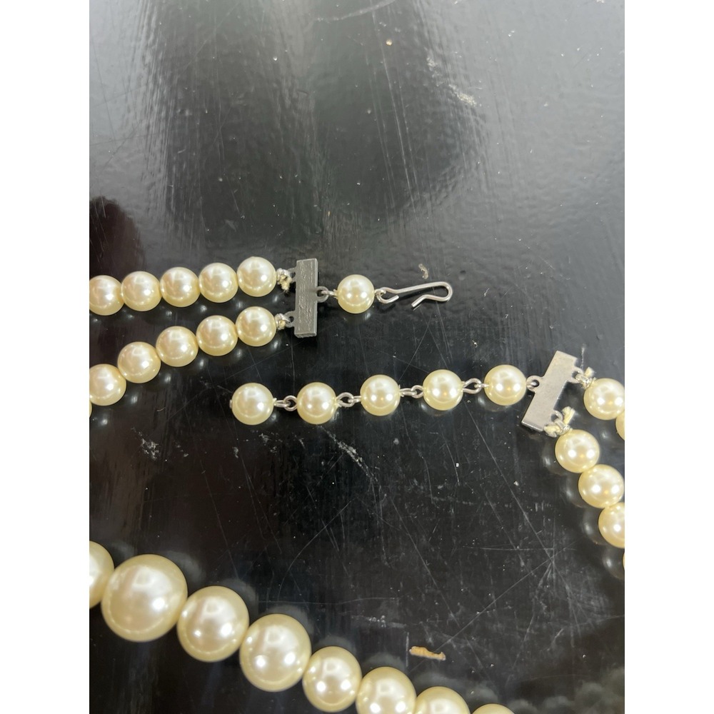 Double Strand Of Faux Pearls With Silver Tone Clasp Vintage‎ - Picture 5 of 5
